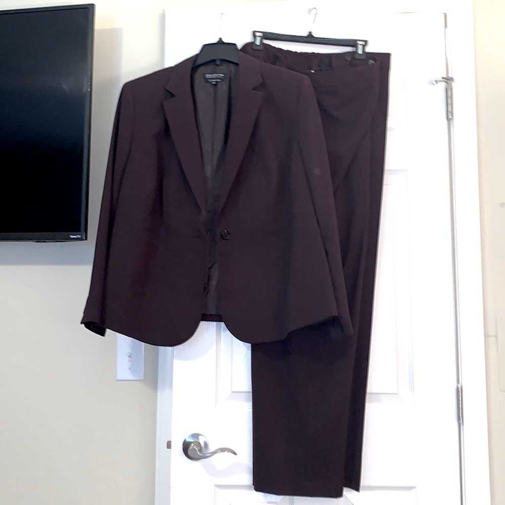 Jones New York Suit (Blazer and Pants Set)